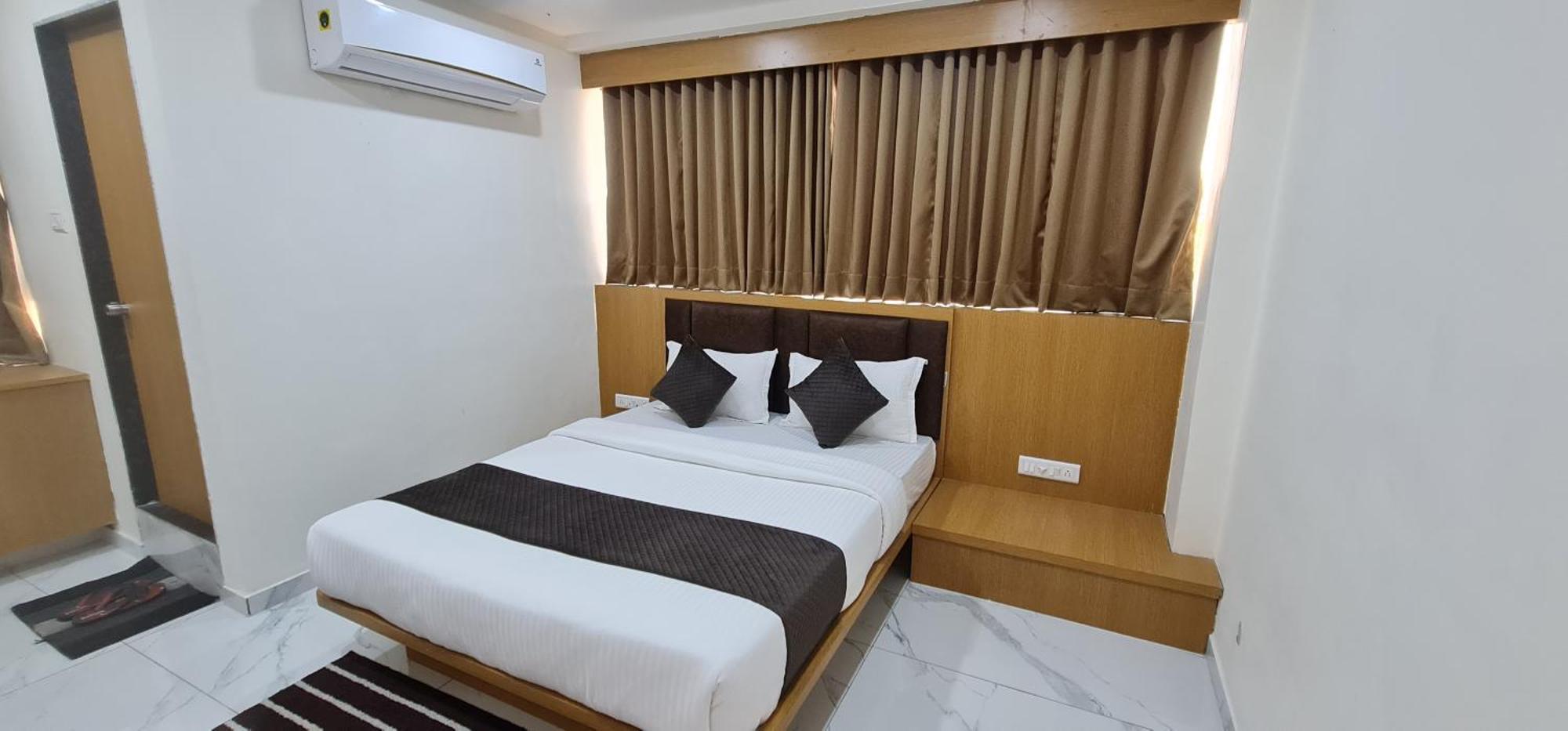 Hotel Vivan Vadodara Exterior photo