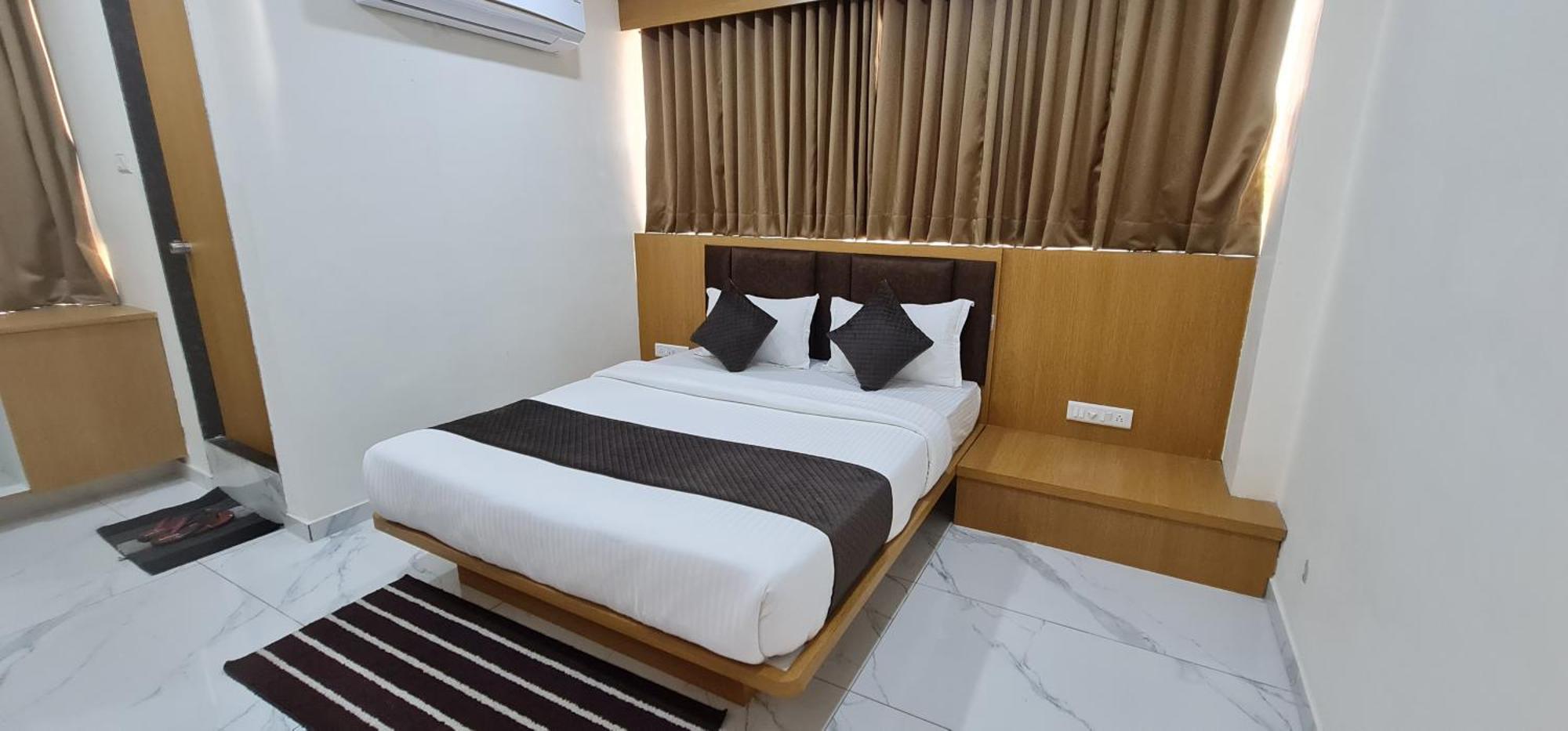 Hotel Vivan Vadodara Exterior photo