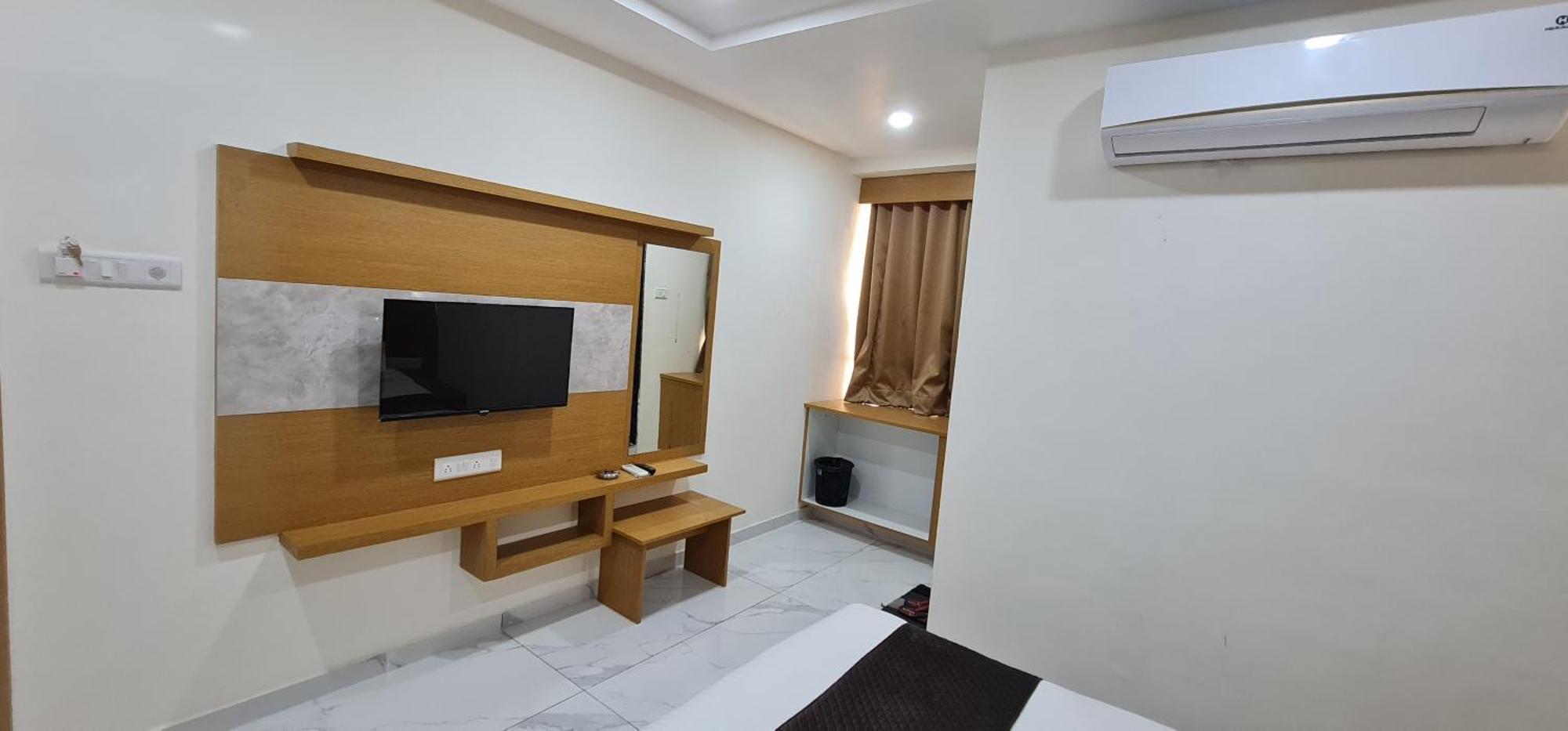 Hotel Vivan Vadodara Exterior photo