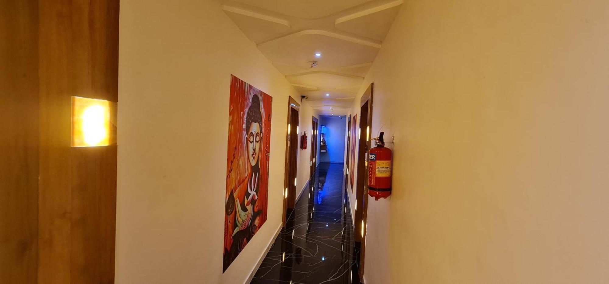 Hotel Vivan Vadodara Exterior photo